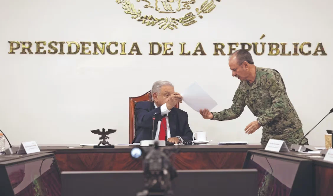 A OJEDA NO LO HALLAN, PERO SIGUE COBRANDO EN LA MARINA; GANA 150 MIL AL MES