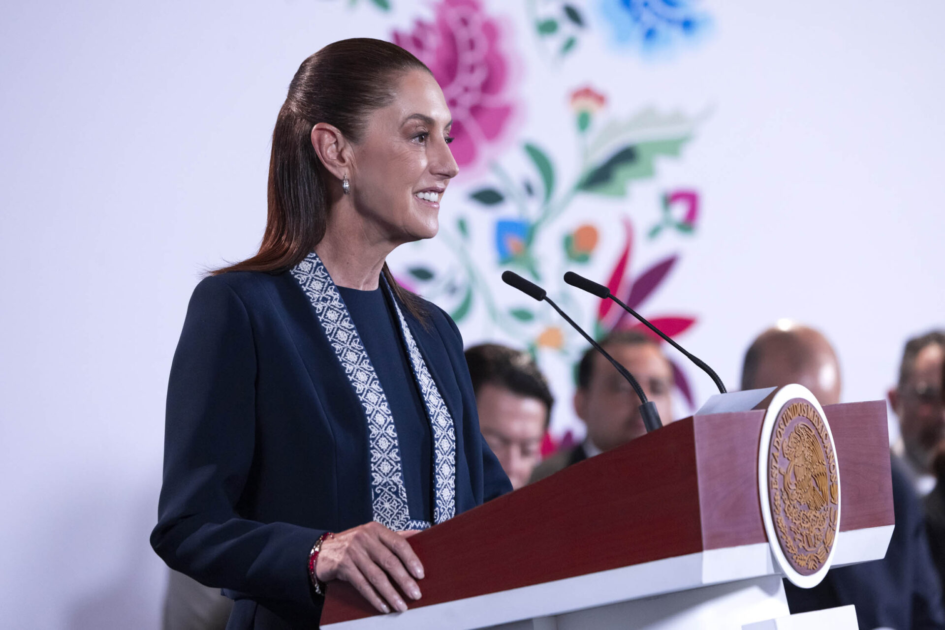 PIDE SHEINBAUM A FGR DETALLAR CASO DE HUACHICOL EN GUANAJUATO