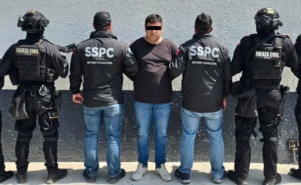 DETIENEN EN NUEVO LEÓN A IMPLICADO EN ASESIN*TO DE UNA FAMILIA EN ZAPOPAN; FUE TRASLADADO A JALISCO