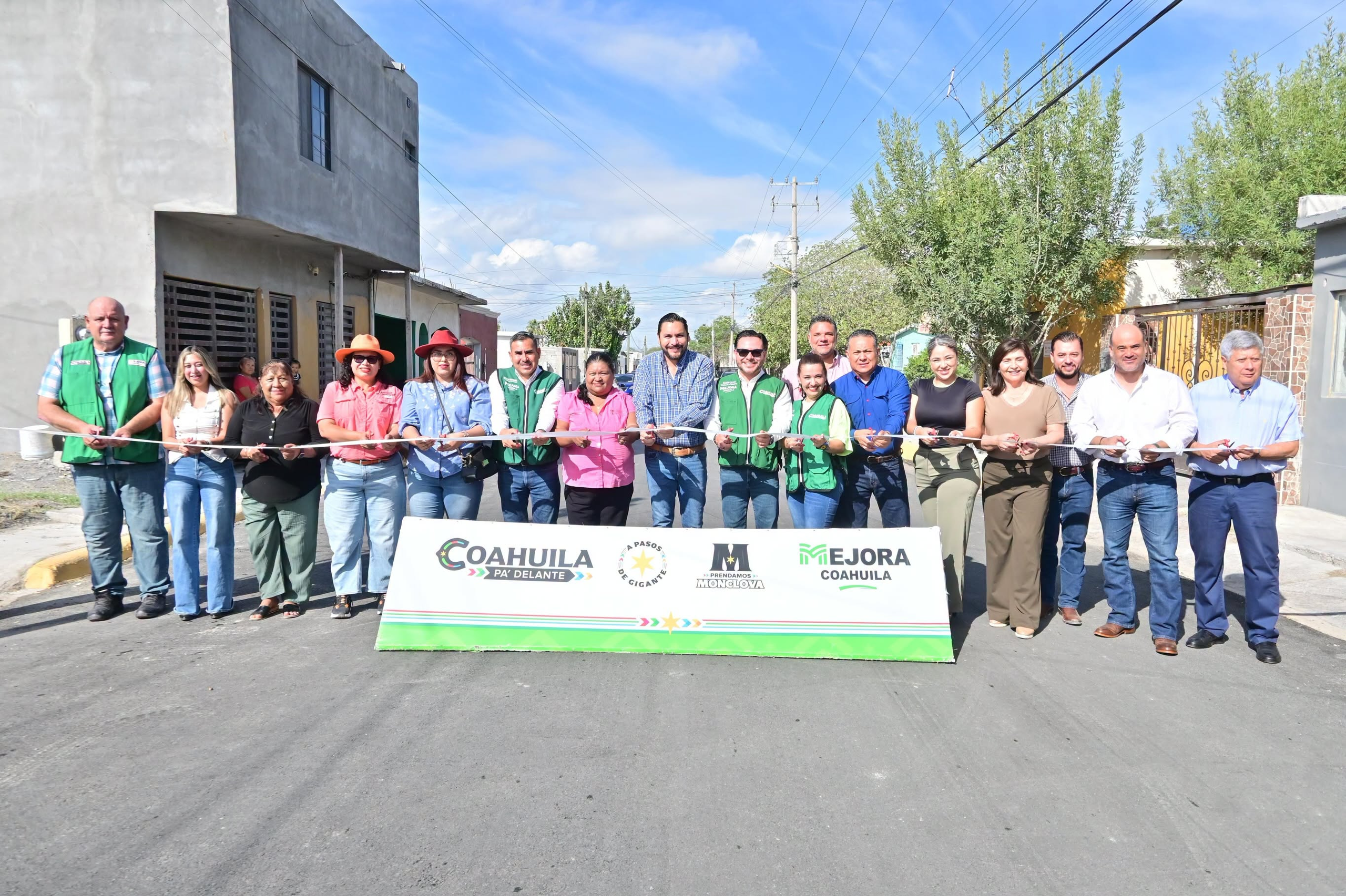 ENTREGA CARLOS VILLARREAL: RECARPETEO DE LA CALLE RAMOS FLORES EN LA COLONIA VALLE DE SAN MIGUEL