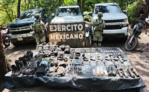 EJÉRCITO Y GN INHABILITAN CAMPAMENTO CON ARMAS EN ZAPOPAN, JALISCO; ASEGURAN CARTUCHOS, CARGADORES Y 20 EXPLOSIVOS