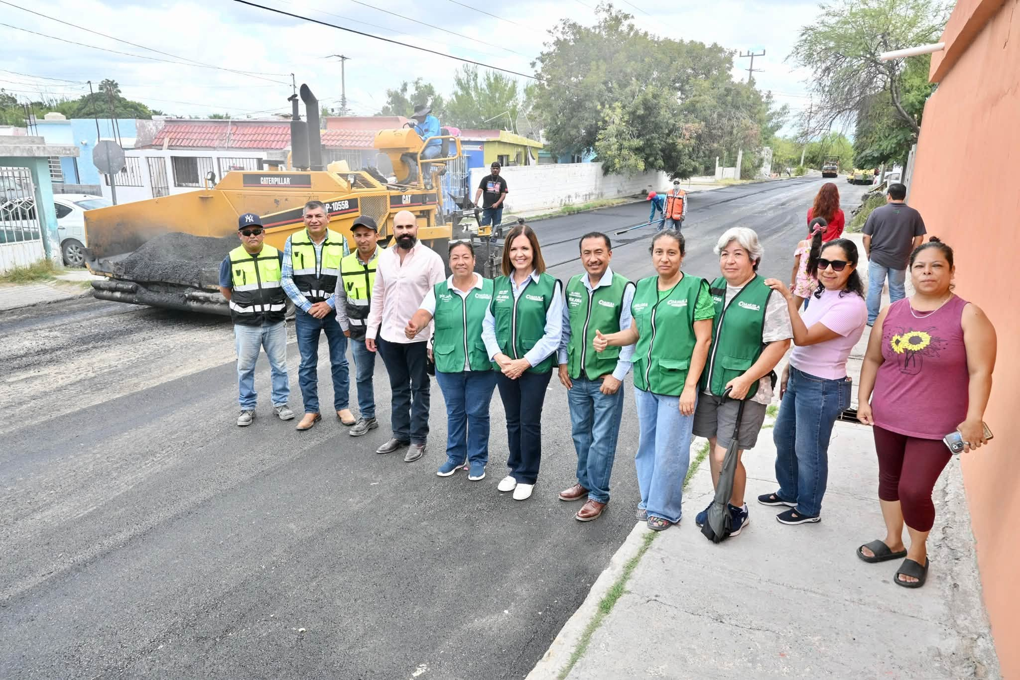 RECARPETEAN CALLE JOSEFINA FLORES EN LA COLONIA HUIZACHAL