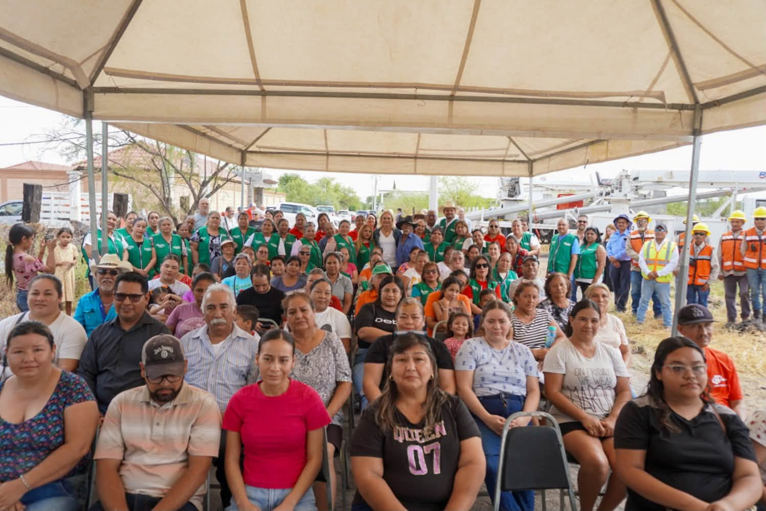 AMPLÍAN RED ELÉCTRICA EN COLONIA HUGO MARTÍNEZ DE VILLA DE PALÚ