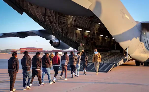 EXPERTOS DE LA ONU CRITICAN DEPORTACIONES DE EU A TERCEROS PAÍSES; ACARREAN «CASCADA DE VIOLACIONES» DE DERECHOS HUMANOS