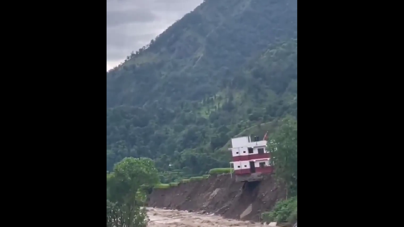 UN NUEVO ALUD EN NEPAL DEJA AL MENOS 4 MUERTOS Y 12 DESAPARECIDOS