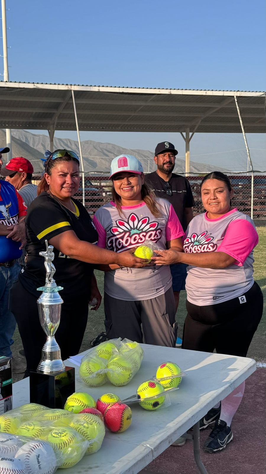 INAUGURAN TERCERA EDICIÓN DE LA LIGA FEMENIL DE SOFTBOL EN CUATRO CIÉNEGAS