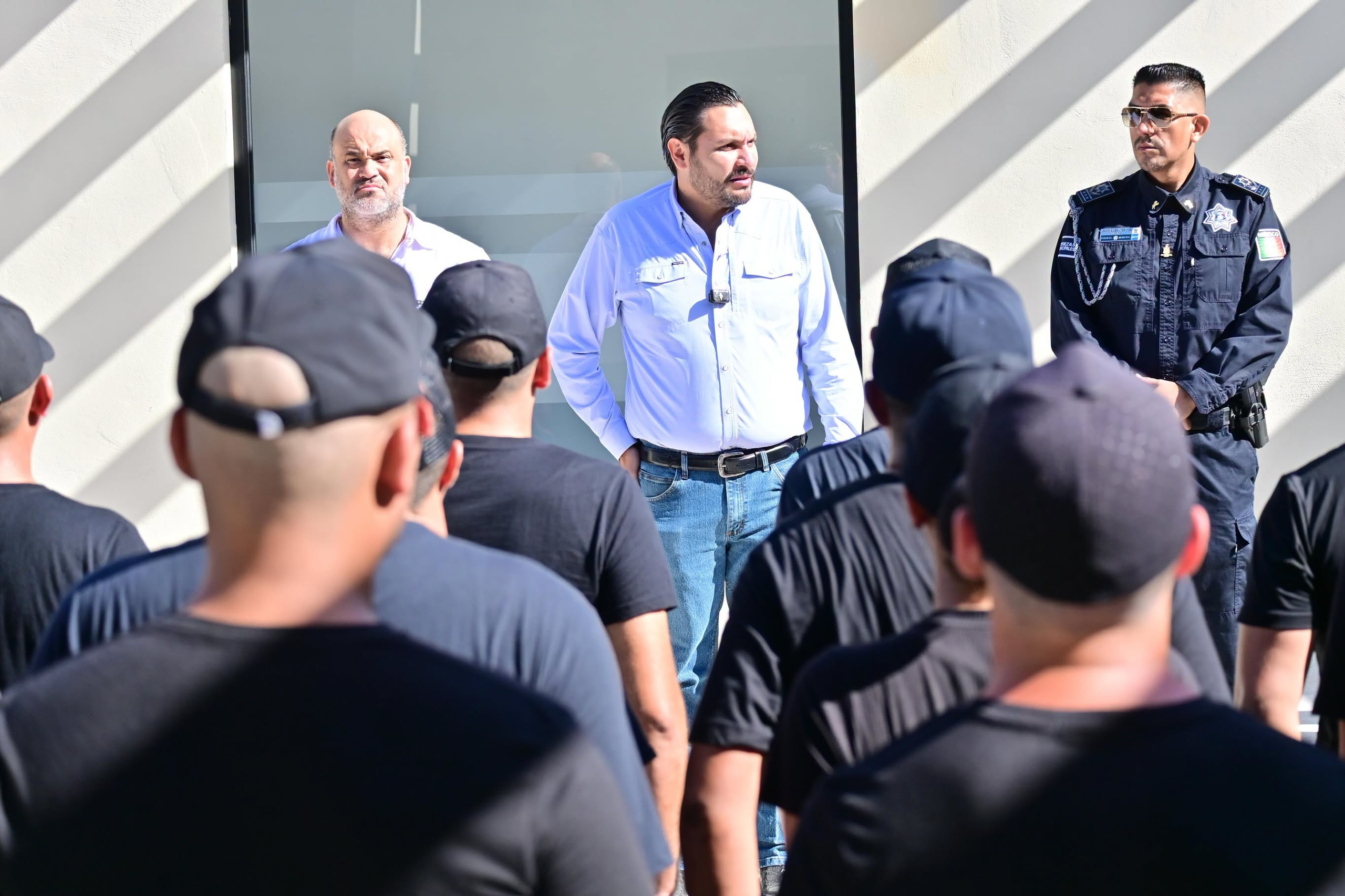 CARLOS VILLARREAL DA LA BIENVENIDA A 100 NUEVOS CADETES DE LA POLICÍA MUNICIPAL