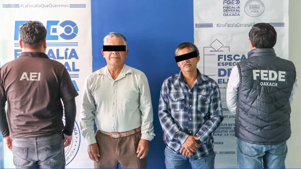 OBLIGAN A ALCALDESA DE OAXACA A FIRMAR SU RENUNCIA PARA DESPLAZARLA DEL CARGO: DETIENEN AL SÍNDICO Y REGIDOR