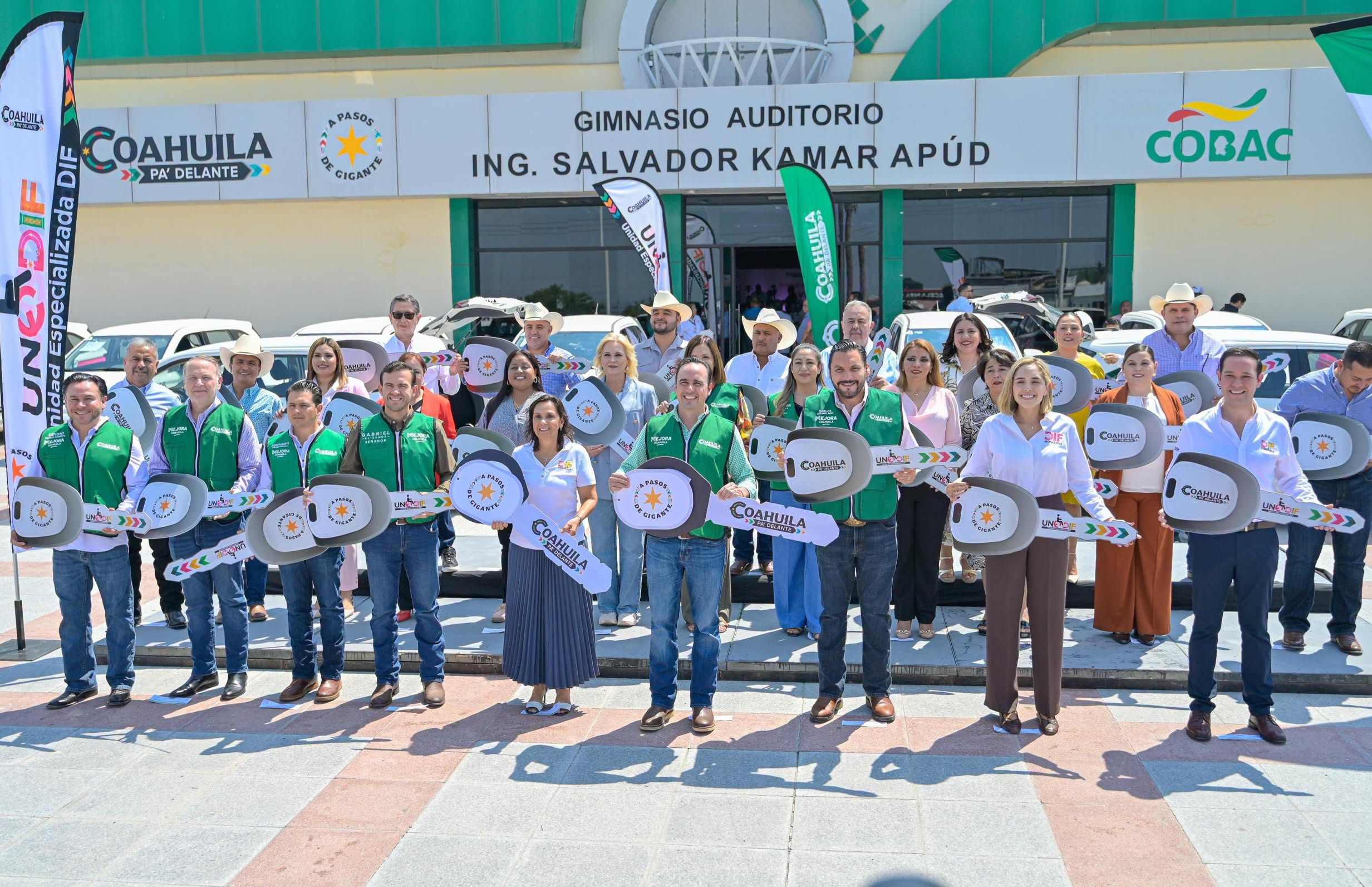 ENTREGA MANOLO JIMNEZ APOYOS PARA PERSONAS CON DISCAPACIDAD EN MONCLOVA