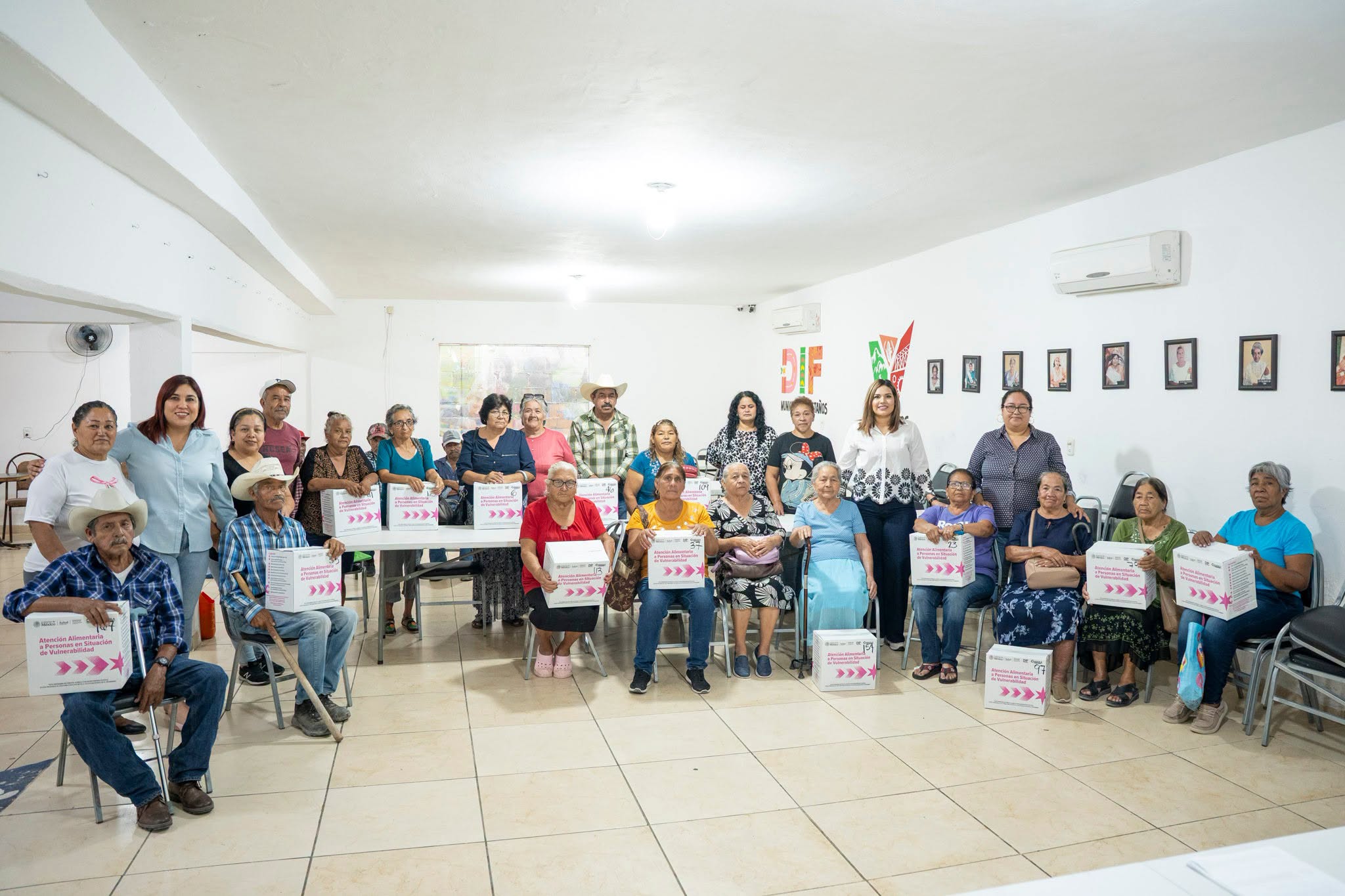 ENTREGAN 206 DESPENSAS ALIMENTARIAS A ADULTOS MAYORES DEL DIF DE CASTAÑOS