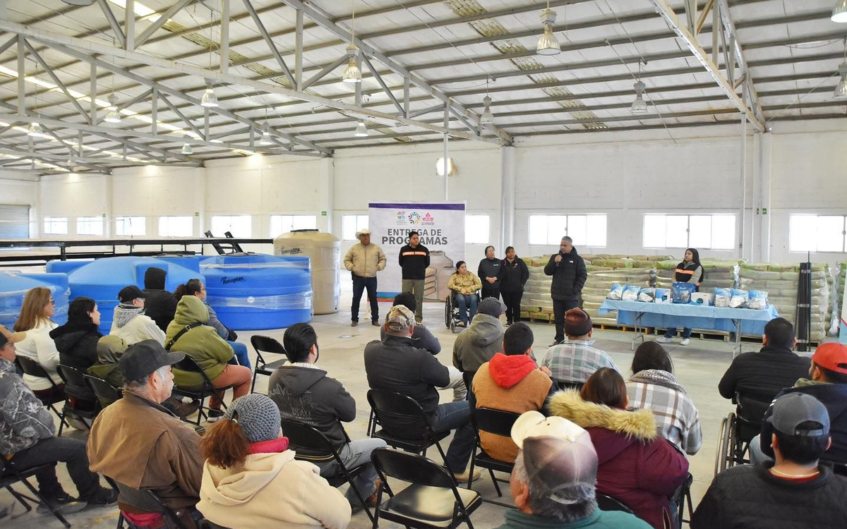 IMPULSA VÍCTOR LEIJA PROGRAMA DE TINACOS Y CEMENTO SUBSIDIADO EN APOYO A LAS FAMILIAS DE CUATRO CIÉNEGAS