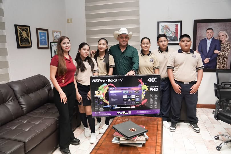 APOYA CHANO DÍAZ A PORRISTAS DE LA SECUNDARIA FRANCISCO MURGUÍA