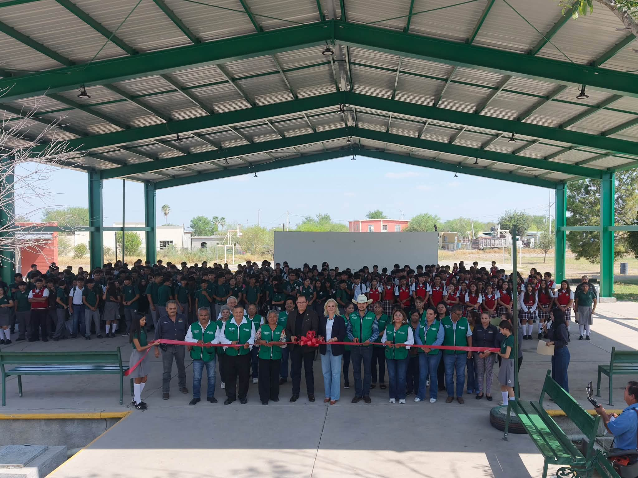 INAUGURA LAURA JIMÉNEZ TECHO ESTRUCTURAL EN CECYTEC DE MINAS DE BARROTERÁN