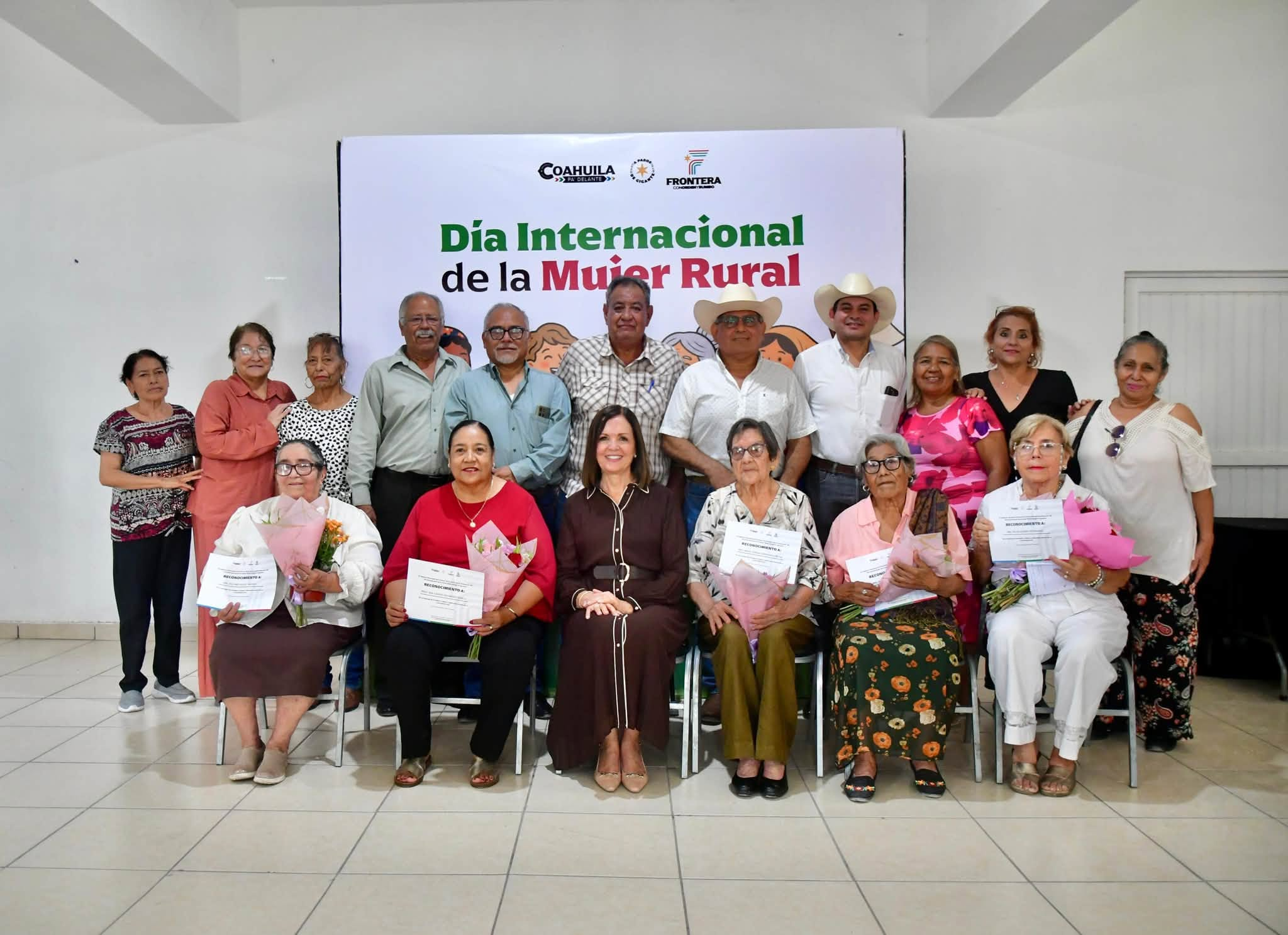 RECONOCE SARI PÉREZ A CINCO MUJERES RURALES DE FRONTERA