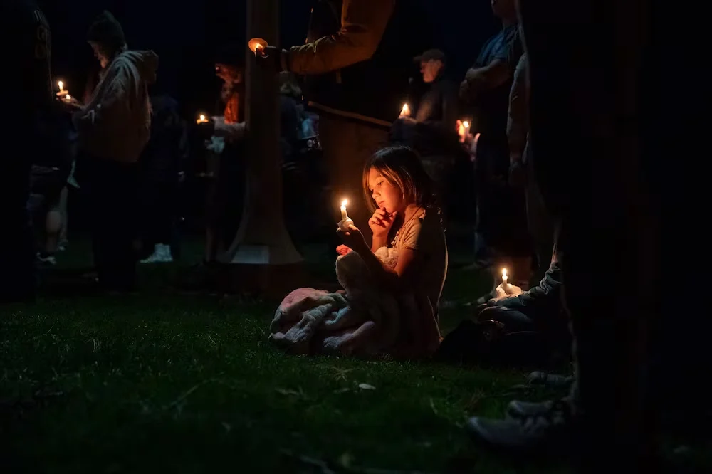 TIROT3O EN OREGON: 3 MINUTOS DE TERROR QUE DEJARON 3 NIÑOS Y UN PROFESOR MU3RTOS; LA COMUNIDAD ESTÁ DESTROZADA
