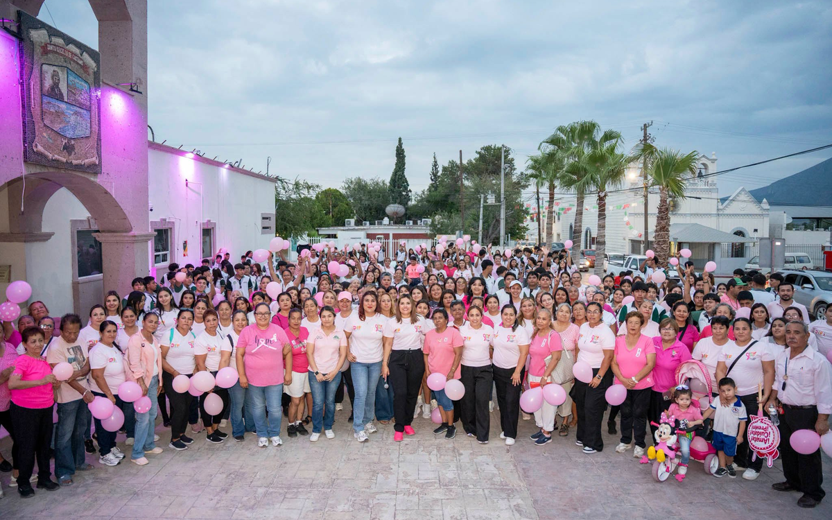 REALIZA YESICA SIFUENTES CAMINATA ROSA EN CASTAÑOS PARA PROMOVER LA PREVENCIÓN DEL CÁNCER DE MAMA