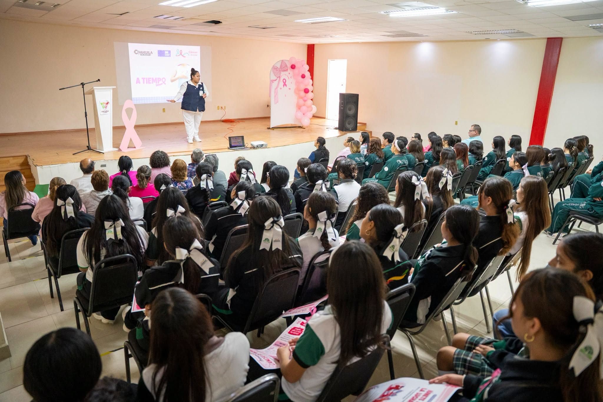 PROMUEVE YESICA SIFUENTES PREVENCIÓN DEL CÁNCER DE MAMA EN CASTAÑOS