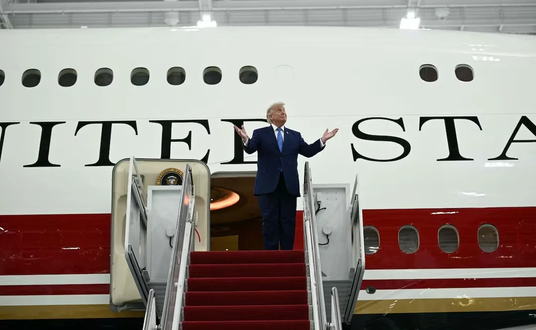 TRUMP VETA DEL AIR FORCE ONE A PERIODISTA DE THE INDEPENDENT CON EL QUE SE ENCARÓ; «NO PUEDE SILENCIARME», SEÑALA