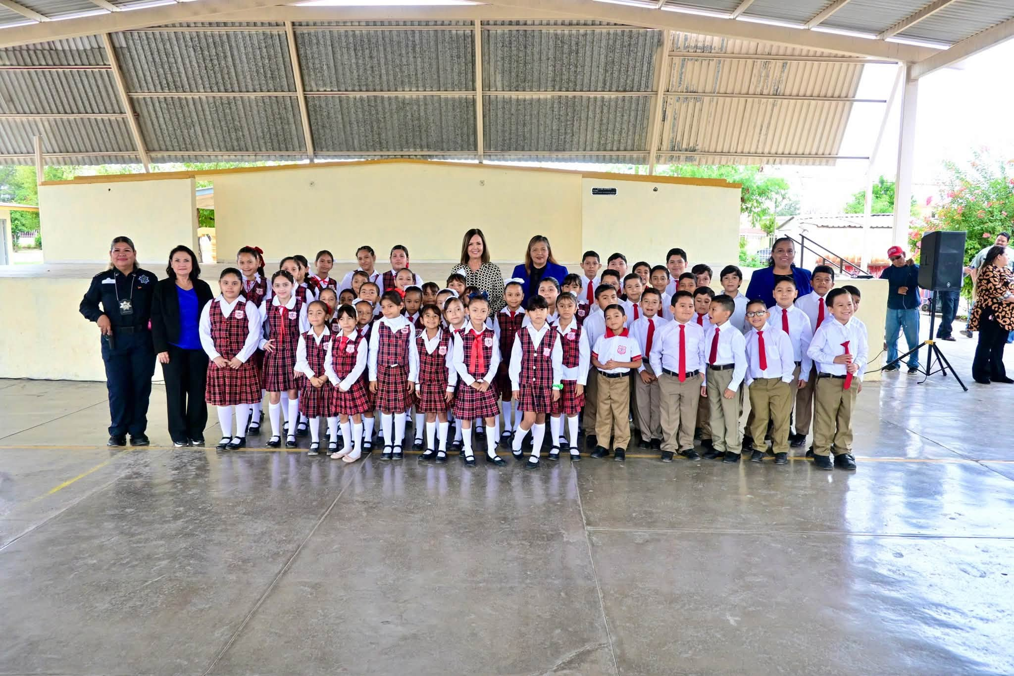 SARI PÉREZ REAFIRMA COMPROMISO CON LA EDUCACIÓN Y LOS VALORES CÍVICOS EN FRONTERA