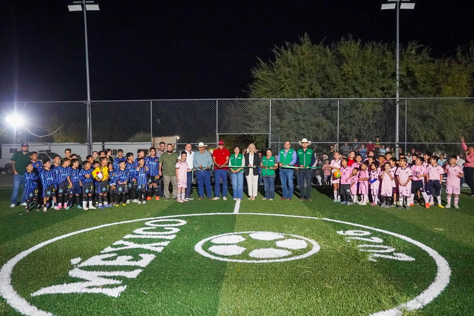 ENTREGAN CANCHA DE FUTBOL 5 EN EL EJIDO LA CUCHILLA, MÚZQUIZ