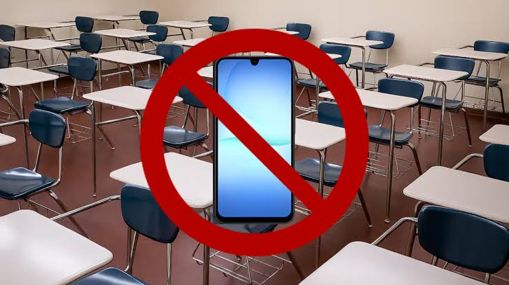 REFORZARÁN RESTRICCIÓN DE CELULARES EN ESCUELAS DESDE NOVIEMBRE