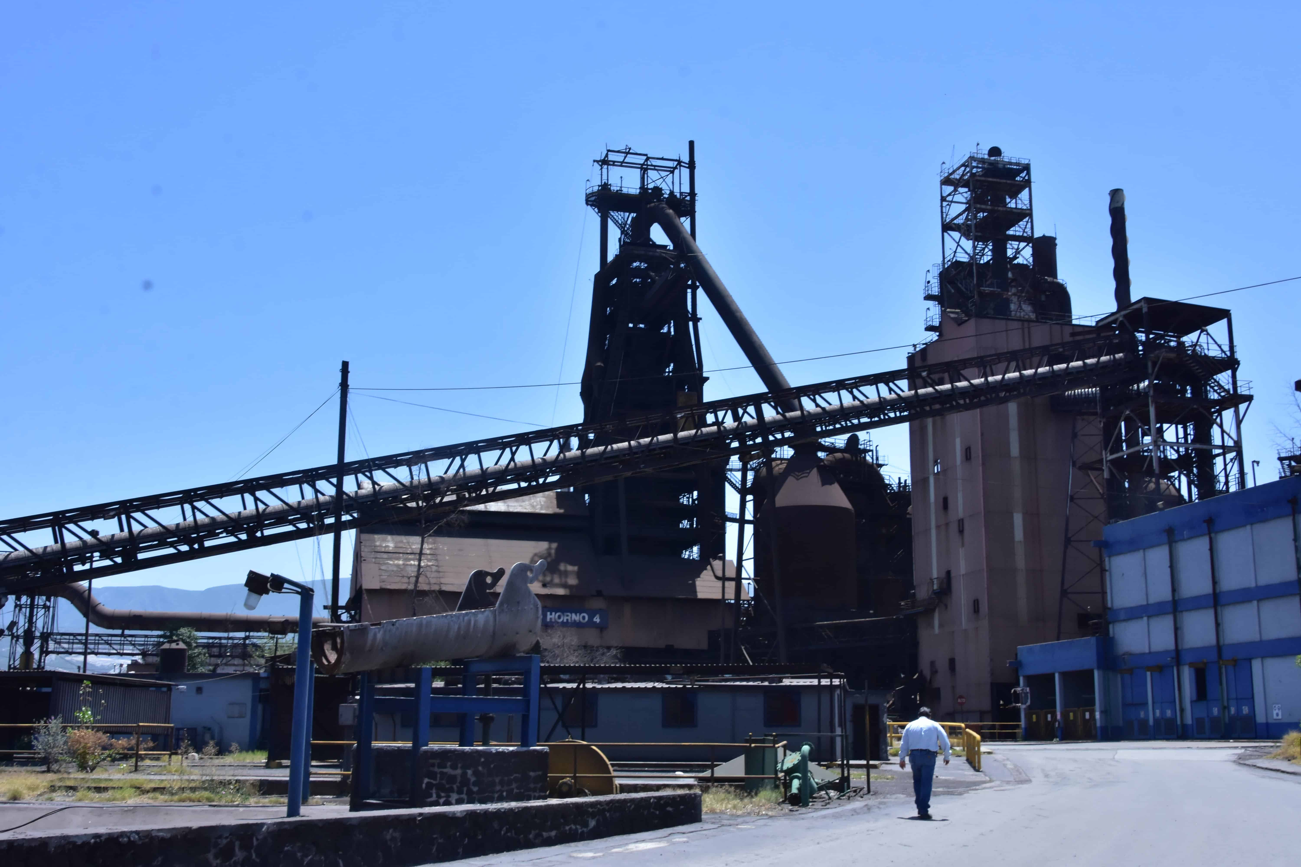 LEIJA ACUSA “BURLA” POR RETIRO DE MONTACARGAS DE AHMSA