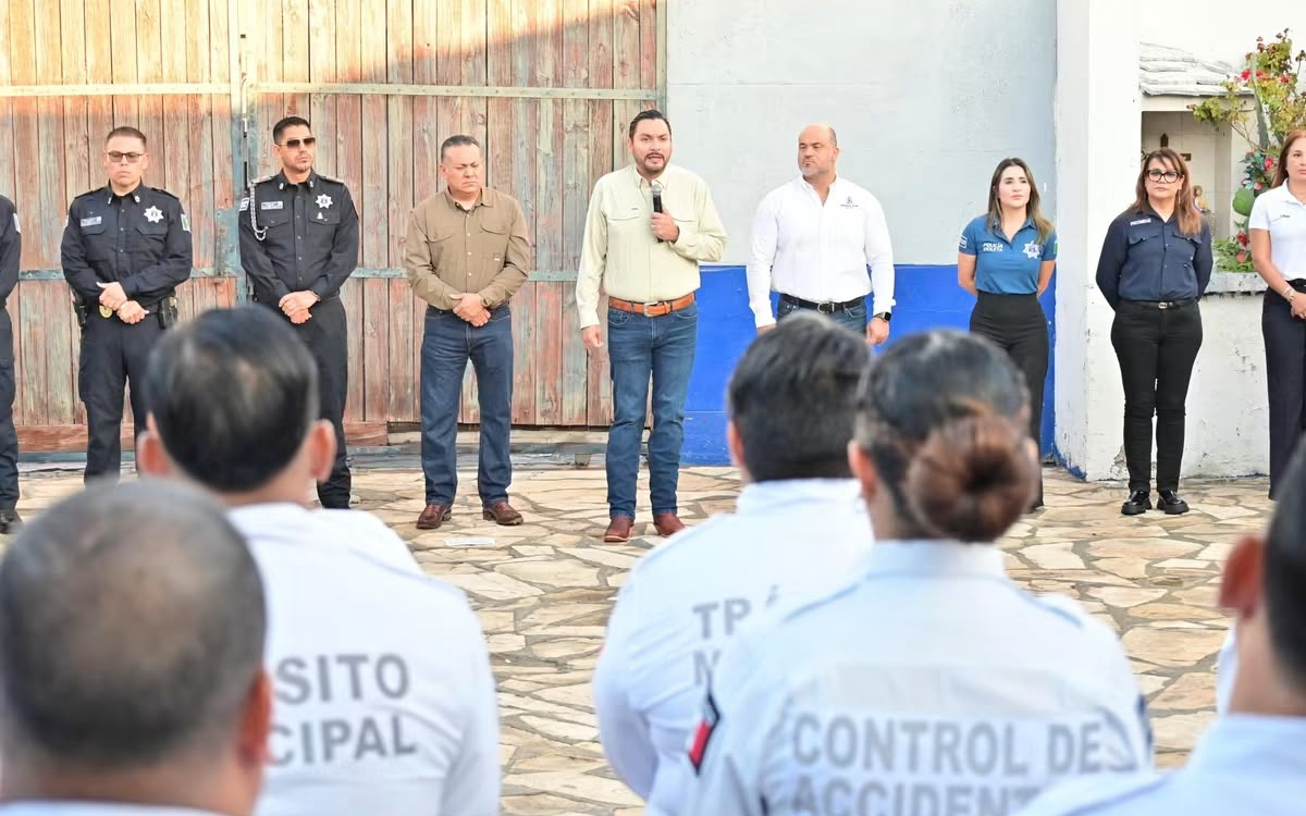CARLOS VILLARREAL ENCABEZA PASE DE LISTA EN LA COMANDANCIA MUNICIPAL