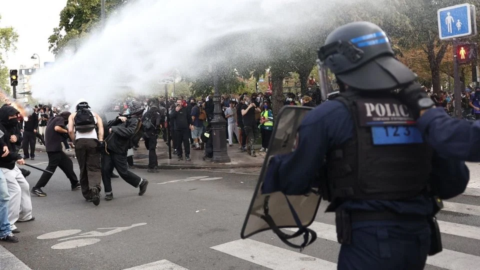 PROTESTAS DE ESTUDIANTES EN FRANCIA: MÁS DE 250 MIL PERSONAS SE MANIFIESTAN Y REPORTAN CASI 500 DETENIDOS